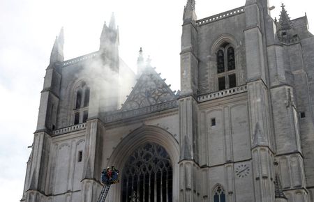 仏ナントの大聖堂で放火か 拘束のルワンダ難民男性は釈放 ワールド ニュース速報 ニューズウィーク日本版 オフィシャルサイト