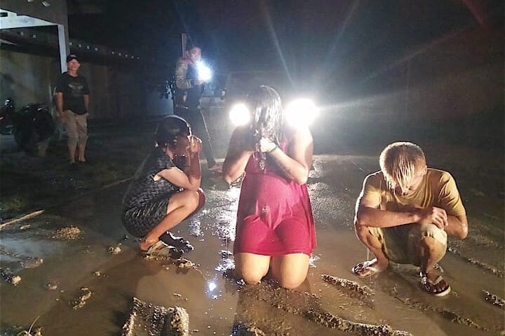 同性キス写真で拘束 女装には消防車で放水リンチ Lgbtへ人権侵害続くインドネシア ワールド 最新記事 ニューズウィーク日本版 オフィシャルサイト