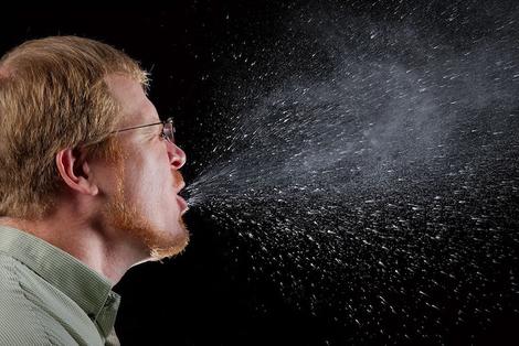 咳やくしゃみの飛沫は4メートル飛び 45分間 空中に留まる との研究結果 ワールド 最新記事 ニューズウィーク日本版 オフィシャルサイト