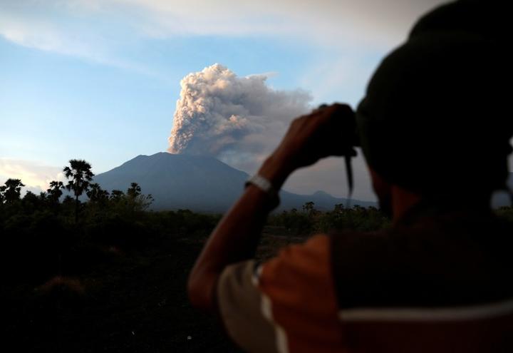 バリ国際空港の閉鎖24時間延長 火山灰が飛行ルート覆う ワールド 最新記事 ニューズウィーク日本版 オフィシャルサイト