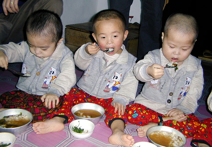 北朝鮮の孤児たちは 牛糞まであさって飢饉を生き延びた ニューズウィーク日本版 オフィシャルサイト