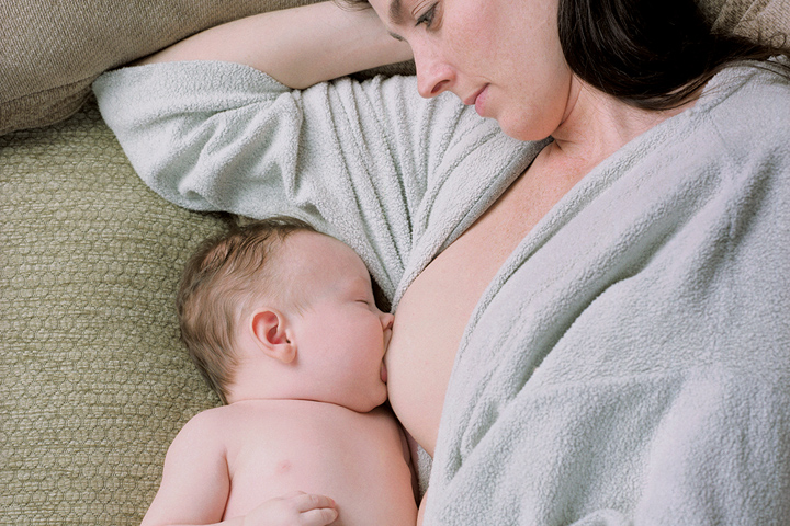 胸は垂れるときは垂れる 母乳神話にまつわる5つの誤解を検証すると ニューズウィーク日本版 オフィシャルサイト