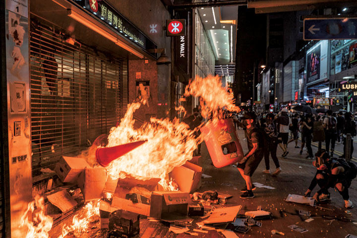 覆面禁止法でさらに 香港デモ隊の怒りの炎は燃え上がる ワールド 最新記事 ニューズウィーク日本版 オフィシャルサイト