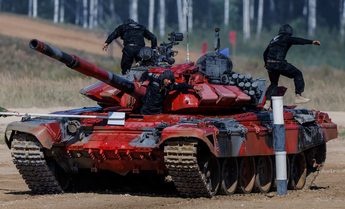 動画】大炎上、ロシア戦車に忍び寄って破壊したウクライナ軍特殊部隊｜ニューズウィーク日本版 オフィシャルサイト