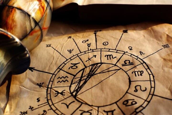 西洋占星術資格「ホロスコープ鑑定士」取得で運命を読み解く占いを人生